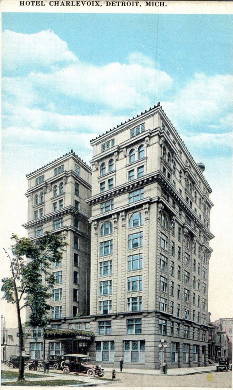 Charlevoix Hotel - Vintage Postcard (newer photo)
